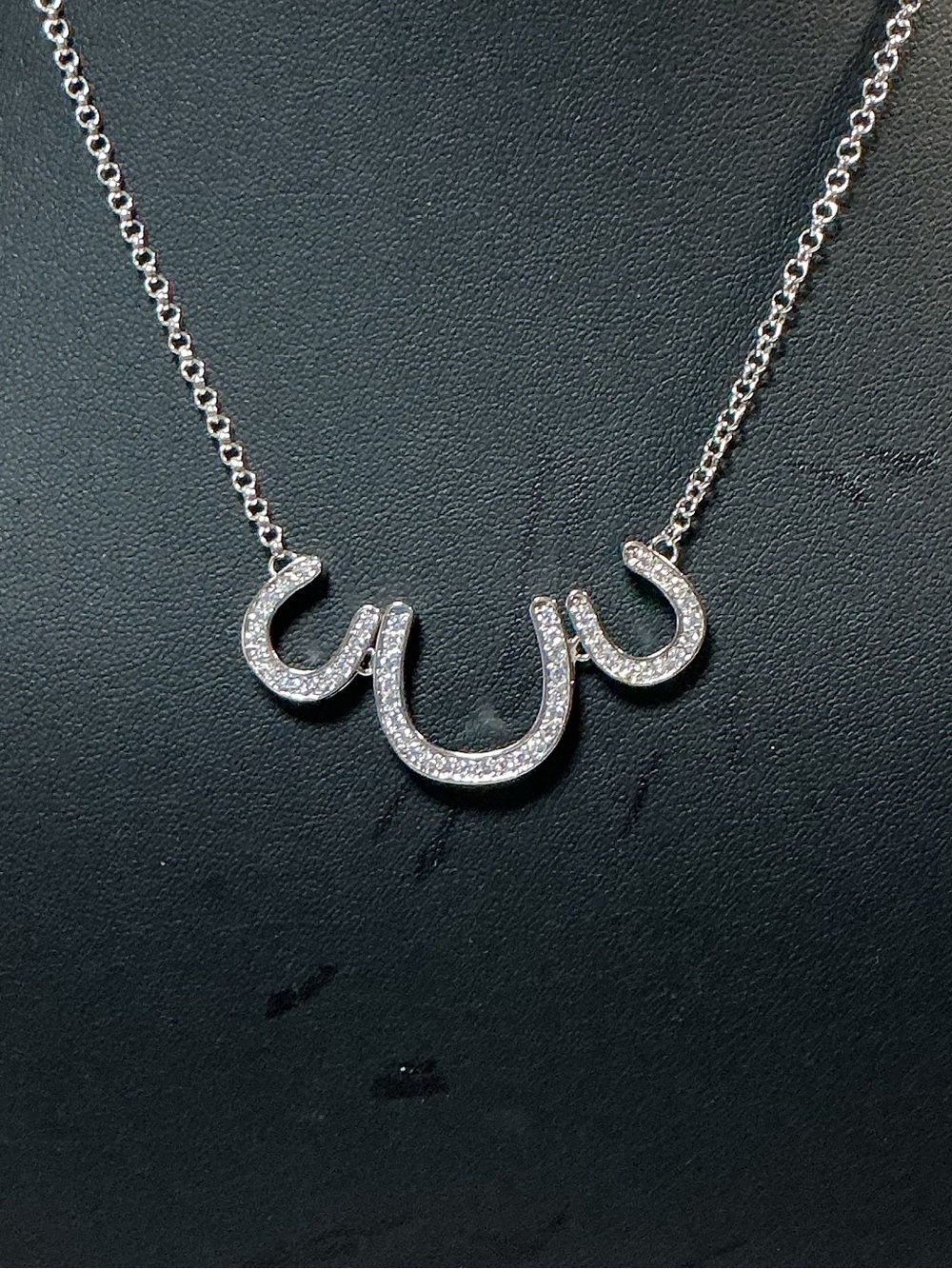 Montana Silversmiths”Luck’s Coming Around”Triple Horseshoe Pendant Necklace